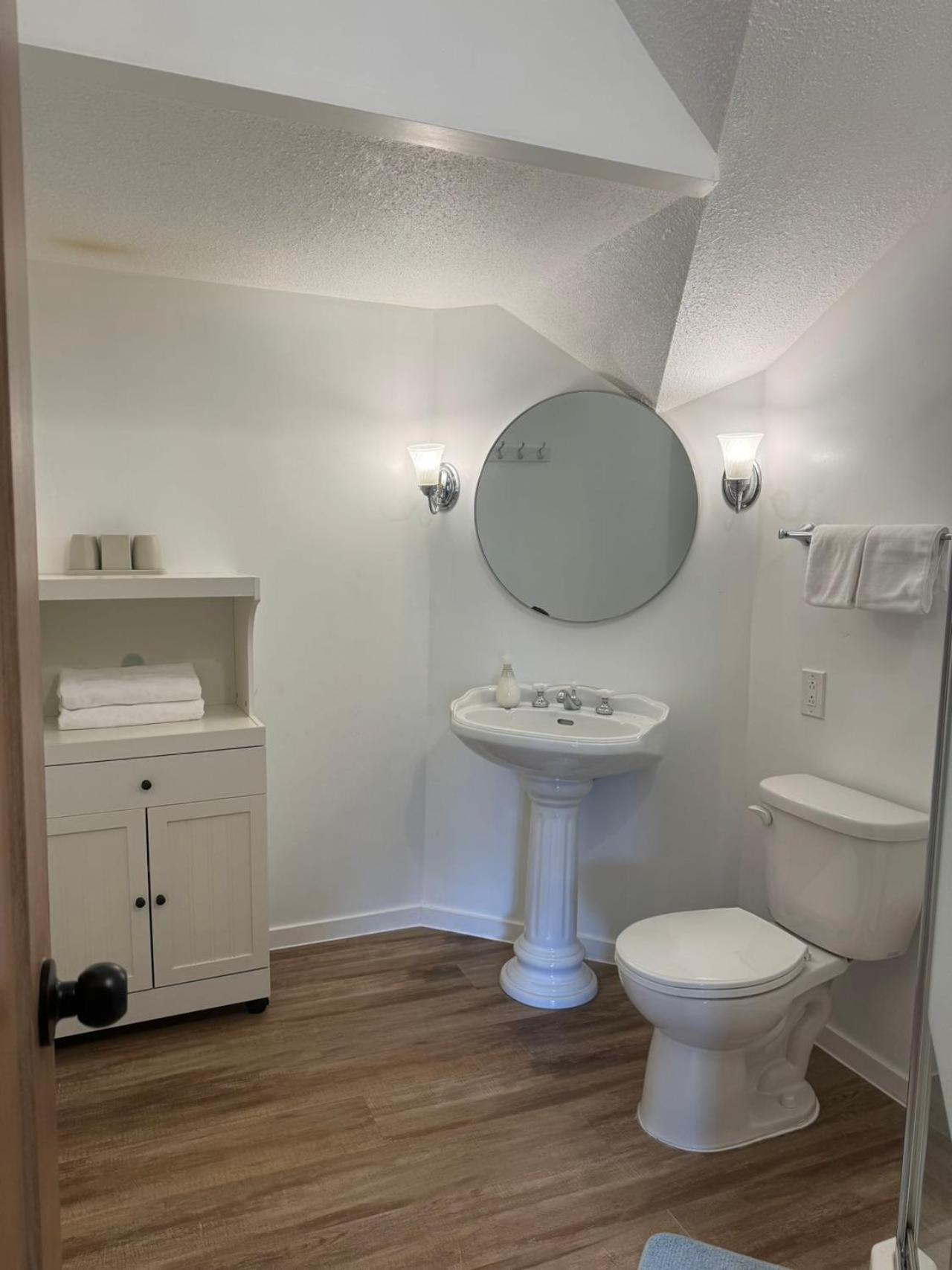 Jason House - Immaculate Suites In A Quiet Seaside Neighbourhood Near Uvic Victoria Zewnętrze zdjęcie